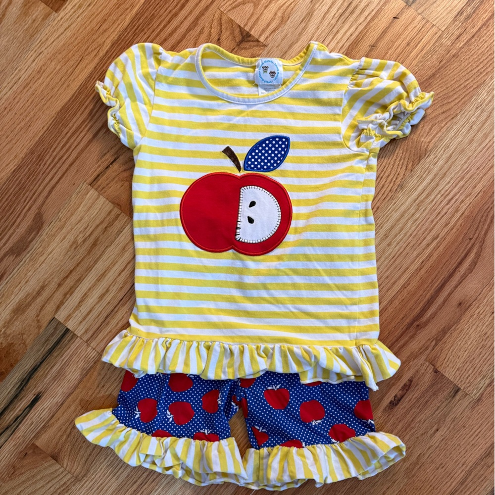 Apple knit short set Size 5t